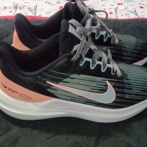 Nike Black Teal Athletic Shoes with Mesh Upper